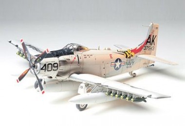 Tamiya 61058 USN Douglas A1-H Skyraider 