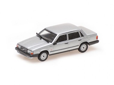 Minichamps 870171702 Volvo 740GL Lim. silber 