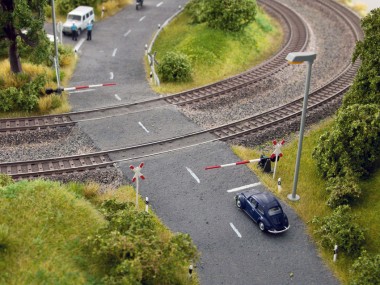 Noch 14307 Bahnschranken mit Andreaskreuzen 