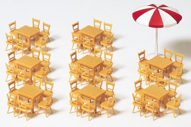 Preiser 17201 8 Tische, 48 Stühle, 1 Sonnenschirm. 