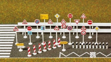 Busch 8121 Verkehrszeichen-Set ca. 70 Teile 
