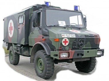 ACE 72451 Unimog U1300L 4x4 Ambulance 