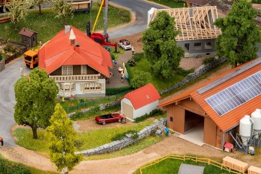 Faller 130583 Bauernhaus mit Stallung und Garage 