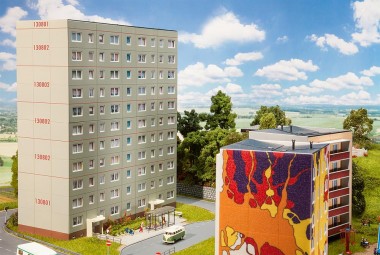 Faller 130801 Plattenbau P2 Basispackung 